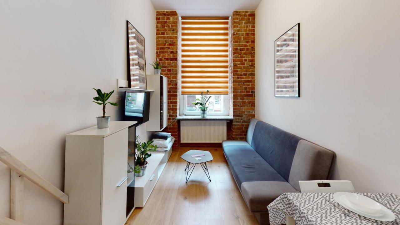 Apartament Komuny Paryskiej 62 *